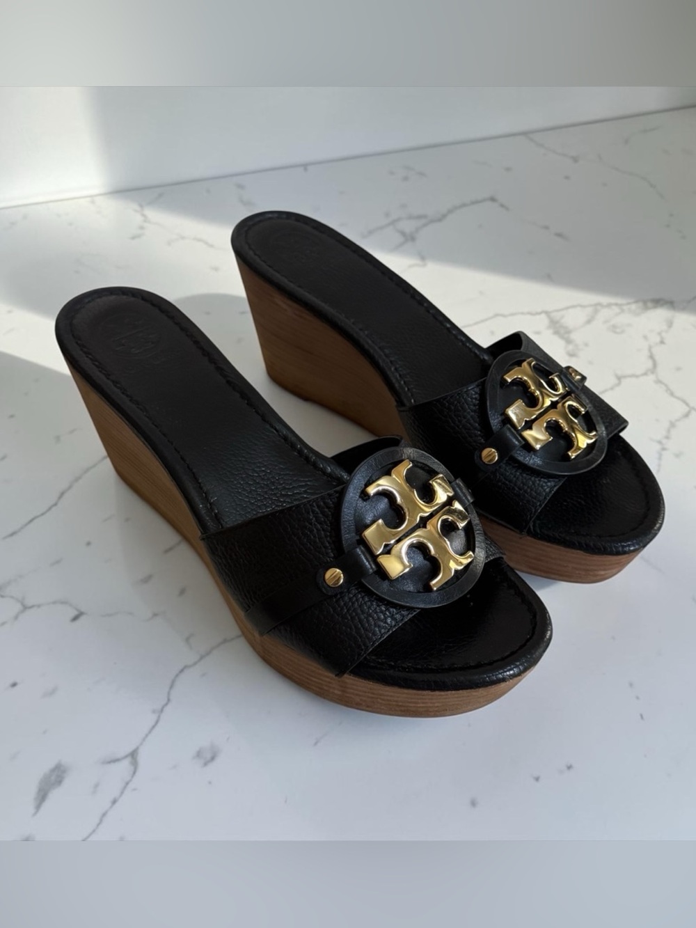 Tory Burch Black Leather Wedge Slide Sandals with Gold Accent! Size 10 - Picture 2 of 12